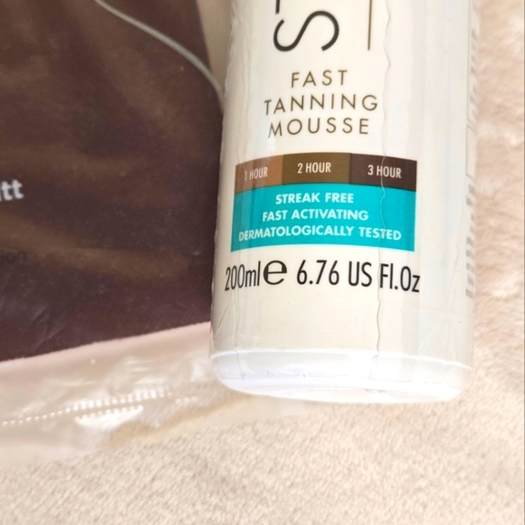 St. Moriz Professional Fast Tanning Mousse with Applicator Mitt - Picture 2 of 8